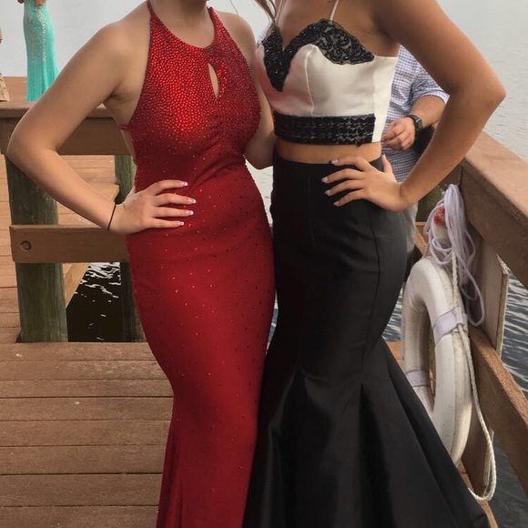 Red prom dress - Picture 3 of 4